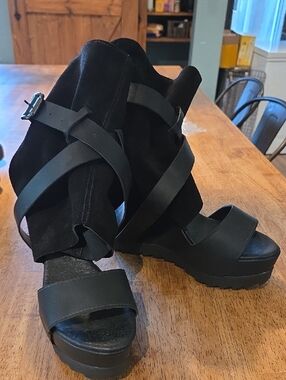 Women's Black Strappy Platform Sandals with Ankle Wrap